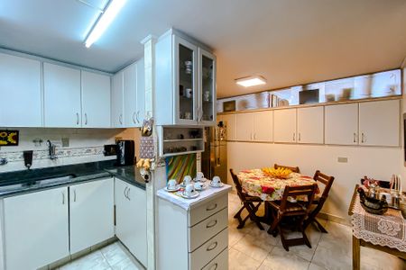 Casa à venda com 250m², 3 quartos e 2 vagas Casa à venda com 250m², 3 quartos e 2 vagasCozinha