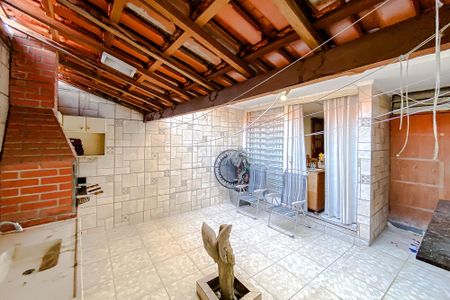 Casa à venda com 250m², 3 quartos e 2 vagas Casa à venda com 250m², 3 quartos e 2 vagasÁrea externa