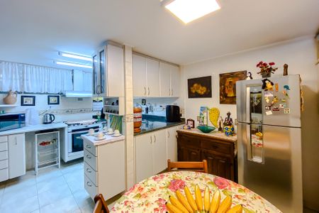 Casa à venda com 250m², 3 quartos e 2 vagas Casa à venda com 250m², 3 quartos e 2 vagasCozinha