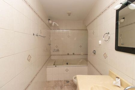 Casa à venda com 156m², 3 quartos e 4 vagas Casa à venda com 156m², 3 quartos e 4 vagasBanheiro da Suíte 2