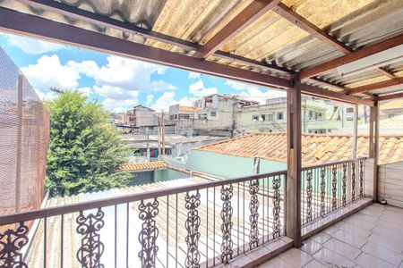 Casa à venda com 156m², 3 quartos e 4 vagas Casa à venda com 156m², 3 quartos e 4 vagasVaranda