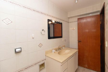 Casa à venda com 156m², 3 quartos e 4 vagas Casa à venda com 156m², 3 quartos e 4 vagasBanheiro da Suíte 2