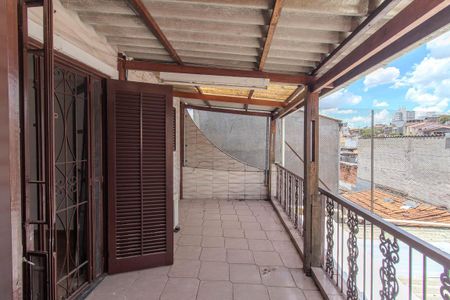 Casa à venda com 156m², 3 quartos e 4 vagas Casa à venda com 156m², 3 quartos e 4 vagasVaranda