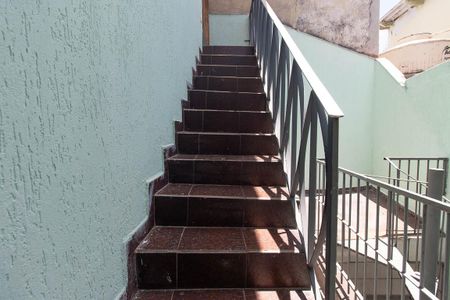 Casa à venda com 156m², 3 quartos e 4 vagas Casa à venda com 156m², 3 quartos e 4 vagasEscada externa