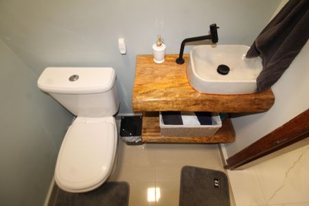 Casa à venda com 350m², 3 quartos e 2 vagasLavabo