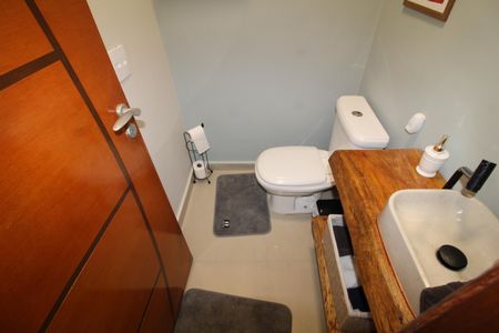 Casa à venda com 350m², 3 quartos e 2 vagasLavabo