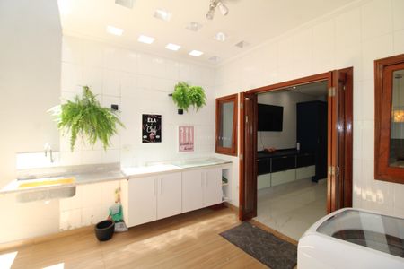 Casa à venda com 350m², 3 quartos e 2 vagasÁrea de Serviço