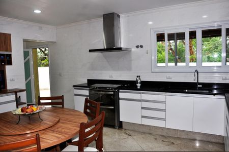 Casa para alugar com 534m², 5 quartos e 7 vagas Casa para alugar com 534m², 5 quartos e 7 vagasDetalhe - Cozinha