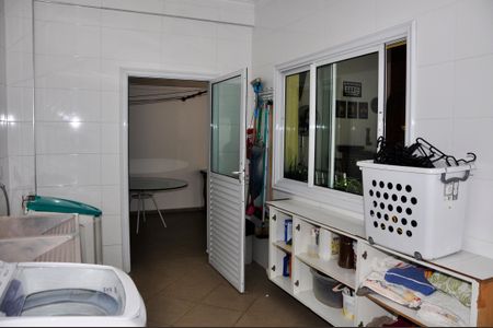 Casa para alugar com 534m², 5 quartos e 7 vagas Casa para alugar com 534m², 5 quartos e 7 vagasDetalhe - Área de Serviço