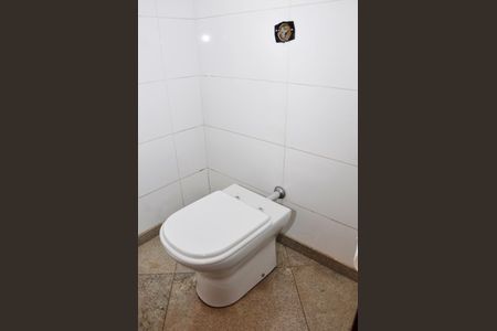 Casa para alugar com 534m², 5 quartos e 7 vagas Casa para alugar com 534m², 5 quartos e 7 vagasDetalhe - Lavabo da Área de Serviço