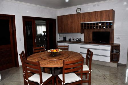 Casa para alugar com 534m², 5 quartos e 7 vagas Casa para alugar com 534m², 5 quartos e 7 vagasDetalhe - Cozinha