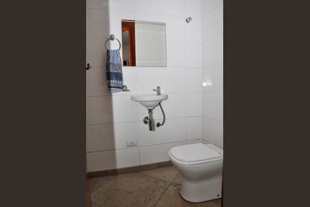 Casa à venda com 534m², 5 quartos e 7 vagasBanheiro de Serviço