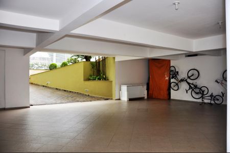 Casa à venda com 534m², 5 quartos e 7 vagas Casa à venda com 534m², 5 quartos e 7 vagasÁrea comum