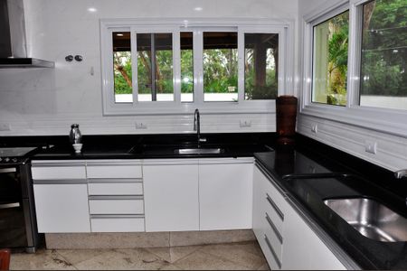 Casa para alugar com 534m², 5 quartos e 7 vagas Casa para alugar com 534m², 5 quartos e 7 vagasDetalhe - Cozinha