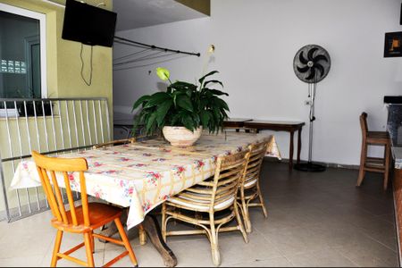 Casa à venda com 534m², 5 quartos e 7 vagas Casa à venda com 534m², 5 quartos e 7 vagasÁrea comum