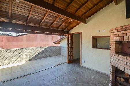 Casa à venda com 222m², 3 quartos e 2 vagasChurrasqueira