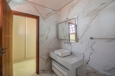 Casa à venda com 222m², 3 quartos e 2 vagasBanheiro da Suíte