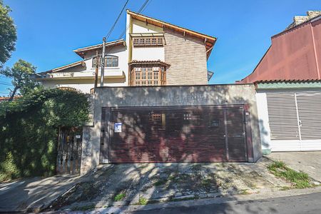 Casa à venda com 222m², 3 quartos e 2 vagasFachada