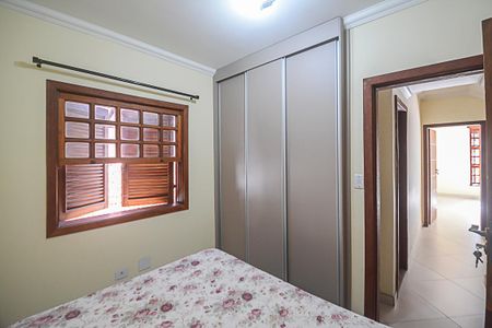 Casa à venda com 222m², 3 quartos e 2 vagasQuarto 2