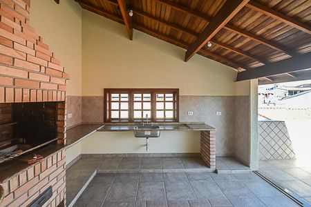 Casa à venda com 222m², 3 quartos e 2 vagasChurrasqueira