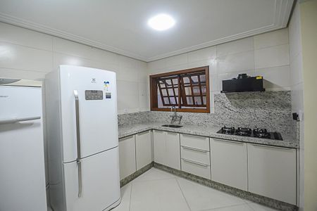 Casa à venda com 222m², 3 quartos e 2 vagasCozinha