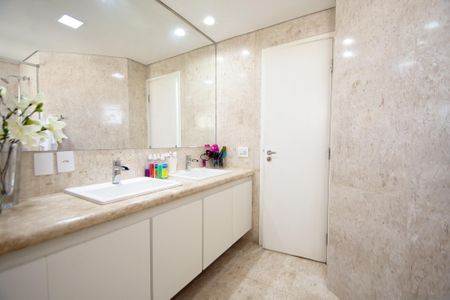 Apartamento à venda com 187m², 4 quartos e 3 vagasbanheiro suite 4