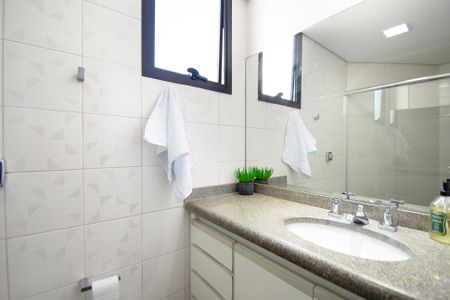 Apartamento à venda com 187m², 4 quartos e 3 vagasbanheiro suite 1