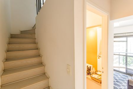 Apartamento para alugar com 71m², 2 quartos e 2 vagasEscada