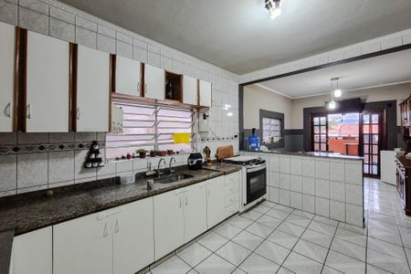 Casa à venda com 271m², 3 quartos e 3 vagasCozinha - Armários