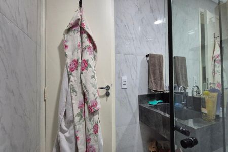 Apartamento à venda com 100m², 2 quartos e 2 vagasBanheiro da Suíte