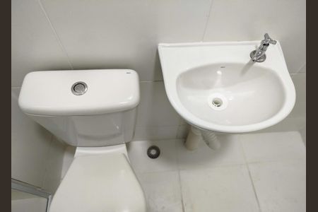 Apartamento para alugar com 33m², 2 quartos e sem vagaBanheiro