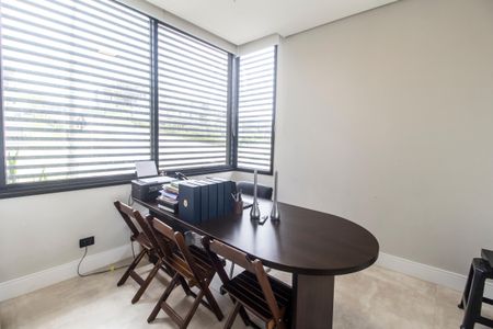 Casa de condomínio à venda com 456m², 4 quartos e 6 vagasEscritório