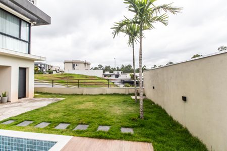 Casa de condomínio à venda com 456m², 4 quartos e 6 vagasQuintal