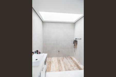 Casa de condomínio à venda com 456m², 4 quartos e 6 vagasBanheiro da Suíte