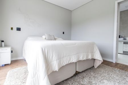 Casa de condomínio à venda com 456m², 4 quartos e 6 vagasSuíte master