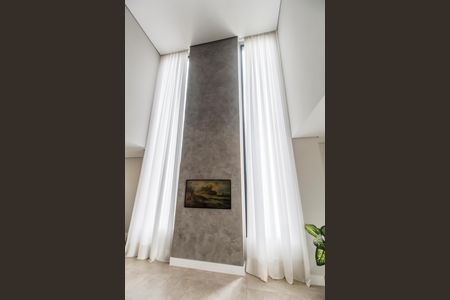 Casa de condomínio à venda com 456m², 4 quartos e 6 vagasDetalhe Sala