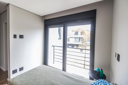 Casa de condomínio à venda com 456m², 4 quartos e 6 vagasSuíte 2