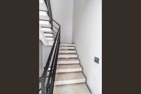 Casa de condomínio à venda com 456m², 4 quartos e 6 vagasEscada