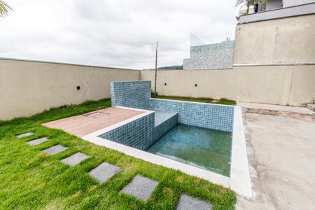 Casa de condomínio à venda com 456m², 4 quartos e 6 vagasQuintal
