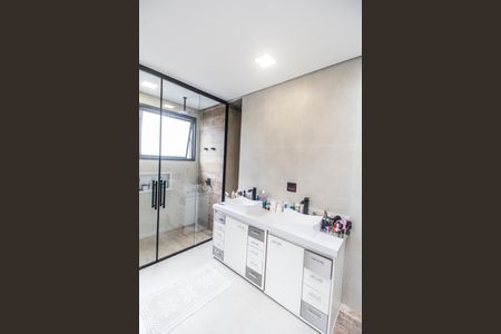 Casa de condomínio à venda com 456m², 4 quartos e 6 vagasBanheiro da Suíte