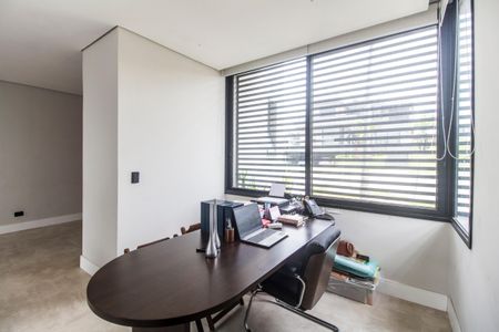 Casa de condomínio à venda com 456m², 4 quartos e 6 vagasEscritório