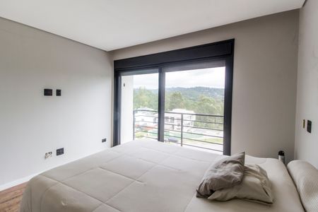 Casa de condomínio à venda com 456m², 4 quartos e 6 vagasSuíte master