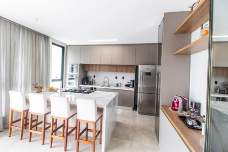 Casa de condomínio à venda com 456m², 4 quartos e 6 vagasCozinha