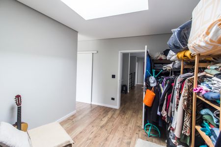 Casa de condomínio à venda com 456m², 4 quartos e 6 vagasCloset da suíte