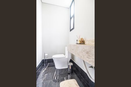 Casa de condomínio à venda com 456m², 4 quartos e 6 vagasLavabo