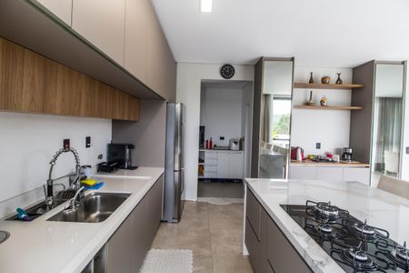 Casa de condomínio à venda com 456m², 4 quartos e 6 vagasCozinha