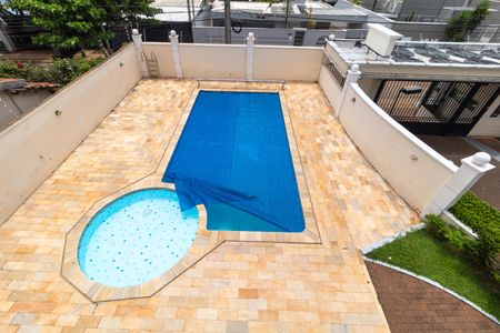 Casa de condomínio à venda com 140m², 3 quartos e 4 vagas Casa de condomínio à venda com 140m², 3 quartos e 4 vagasÁrea comum - Piscina