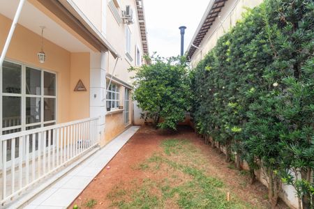 Casa de condomínio à venda com 140m², 3 quartos e 4 vagas Casa de condomínio à venda com 140m², 3 quartos e 4 vagasQuintal