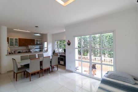 Casa de condomínio à venda com 140m², 3 quartos e 4 vagas Casa de condomínio à venda com 140m², 3 quartos e 4 vagasSalas