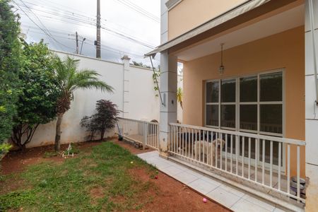 Casa de condomínio à venda com 140m², 3 quartos e 4 vagas Casa de condomínio à venda com 140m², 3 quartos e 4 vagasQuintal